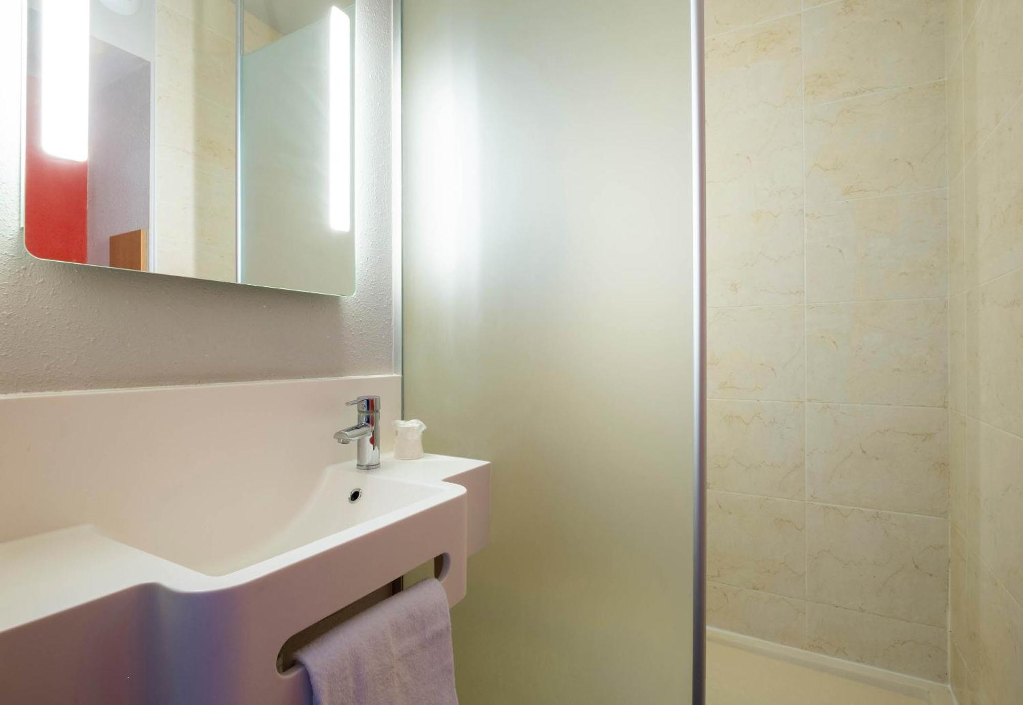 B&B Hotel La Rochelle Beaulieu Пюилборо Екстериор снимка