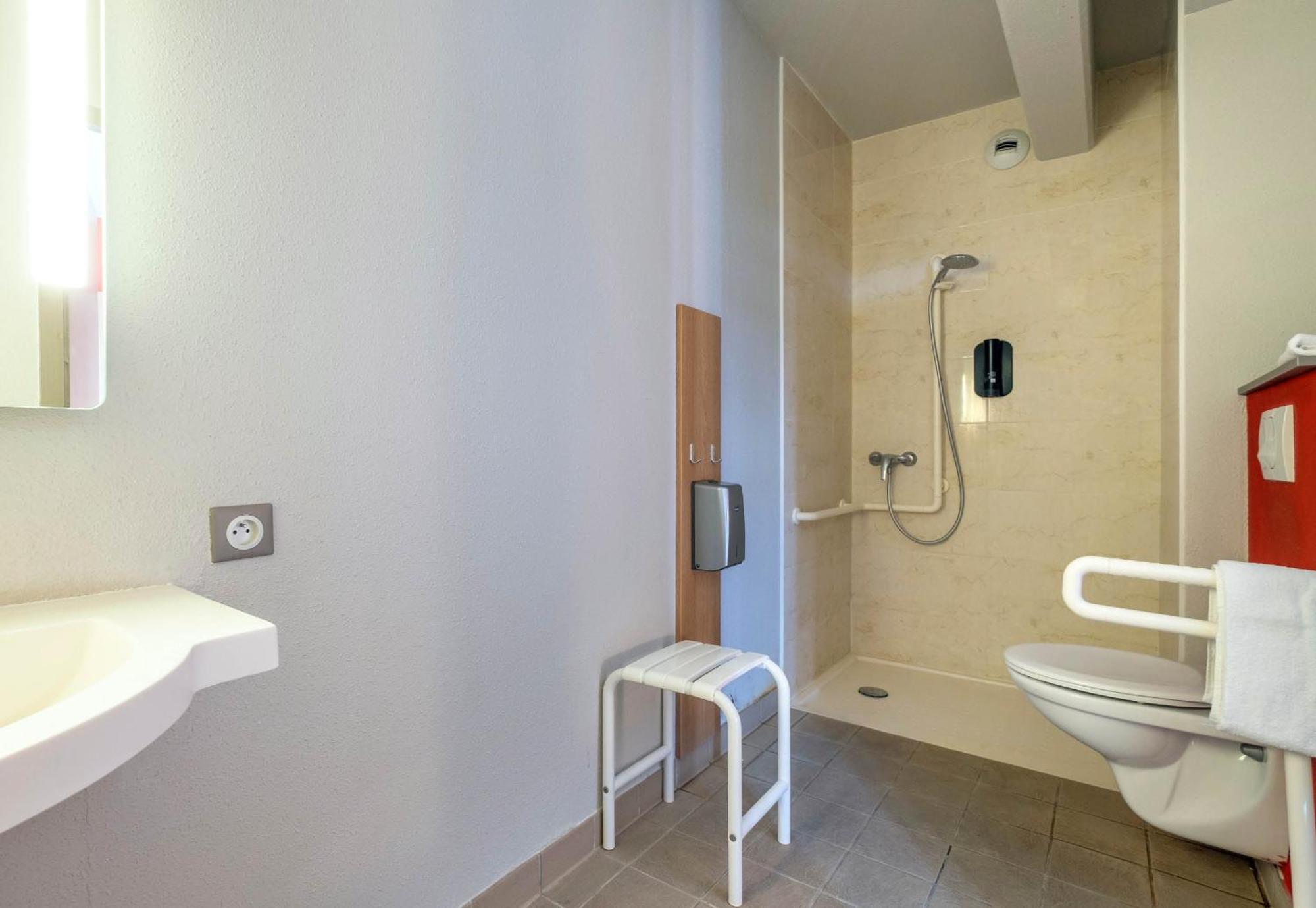B&B Hotel La Rochelle Beaulieu Пюилборо Екстериор снимка