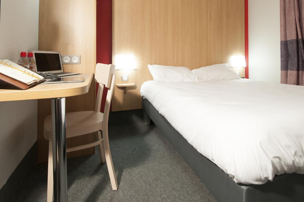 B&B Hotel La Rochelle Beaulieu Пюилборо Стая снимка
